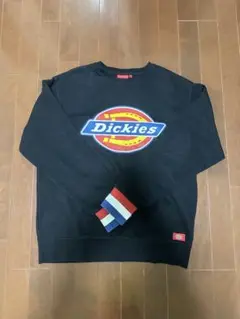 Dickies ロゴ入り黒スウェット