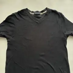 Burberry黒のVネックTシャツ