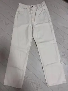 GU ハイウエストストレートジーンズ