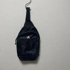 adidas ボディバッグ　ショルダーバック