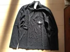 黒いフリース長袖カットソー