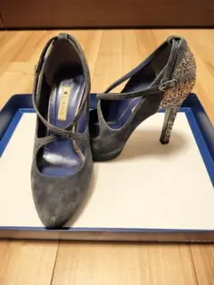 ダイアナ　ストラップ付きラメパンプス