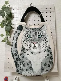 ハンドメイド　エッグバッグ　両面リバーシブル かわいいユキヒョウちゃんベビーも