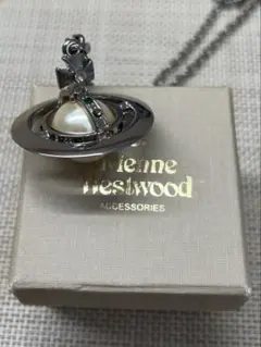 Vivienne Westwood 土星モチーフ オーブネックレス