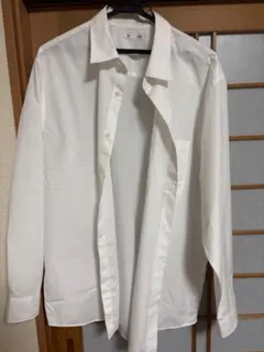 GU シンプルなホワイト長袖シャツ
