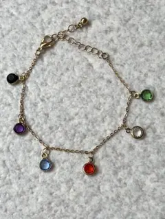 マルチカラーストーンチャーム付きゴールドブレスレット
