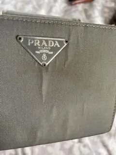 PRADA 三つ折り財布　グレー
