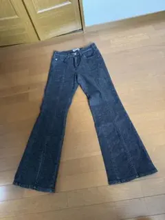 SOMETHING ダークグレー フレアデニム