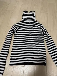 リブ編みタートルネックセーター 黒白ストライプ