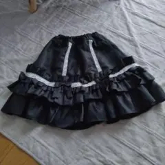 フリル付き　リボン付き　黒スカート