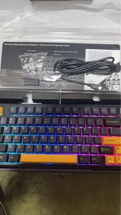 RGBメカニカルキーボード 英語配列とデスクマットセットです。