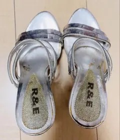 R&E シルバー ストラップ付きヒールサンダル S