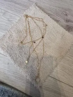 星と月モチーフの3連ネックレス