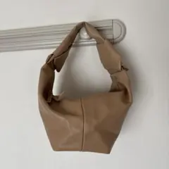 ベージュ ノットハンドル ハンドバッグ