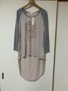 新品　mysty woman カフェイラスト ロングTシャツ　薄手　丈違い　Ｍのサムネイル