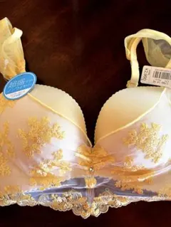 aimerfeel⭐︎超盛ブラ⭐︎春の刺繍入りイエローノンワイヤーブラジャーC75