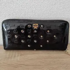日曜キャンペーン　MCM エンボス加工 ブラック長財布のサムネイル