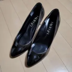 INDIVI（インディヴィ）グラデーション エナメル美脚パンプス 23.0cmのサムネイル