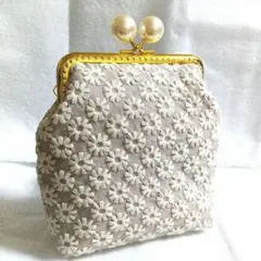 ハンドメイド　がま口ポーチ　化粧品ナプキン入れなど　刺繍花柄