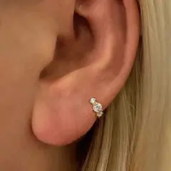 3連キュービックジルコニア　フープピアス（キャッチ一体型）　片耳用