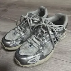 New Balance 725 シルバー/グレー スニーカー