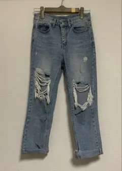 ライトブルーダメージデニムパンツ
