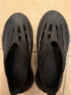 adidas Foam Runner ブラック サンダルのサムネイル