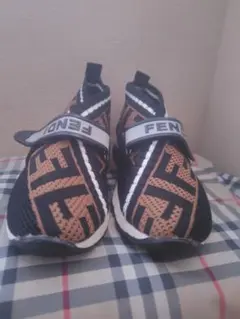 売り切り☆超軽量zucca柄スリッポンスニーカー