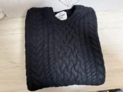 黒 ケーブルニットセーター