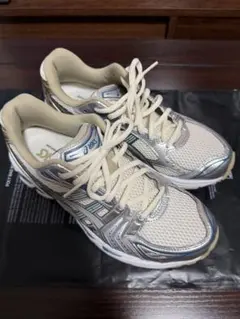 ASICS GEL スニーカー シルバー ホワイト