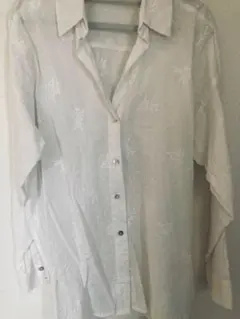 ZARA刺繍入りホワイト長袖シャツ