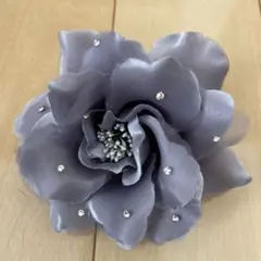 花のコサージュ