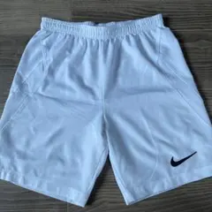 Nike DRI-FIT ホワイトショートパンツ キッズM