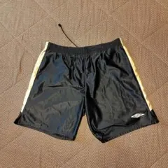 Umbro ハーフパンツ 黒/金