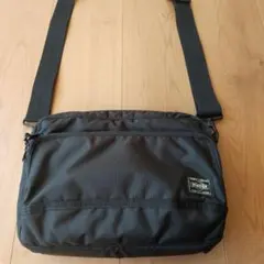 【未使用級】PORTER FLASH ショルダーバッグ ブラックのサムネイル