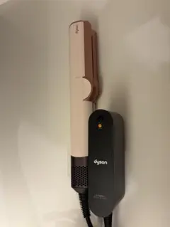 Dyson Airstrait ヘアアイロン 充電器・マット付き Dyson Airstrait ヘアアイロン 充電器・マット付き - メルカリ