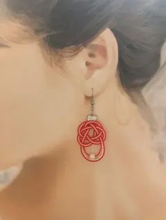 梅結びとコットンパールのピアス　水引アクセサリー　赤　【ハンドメイド】