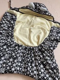 防寒ケープ　抱っこ紐カバー　フード付　防寒