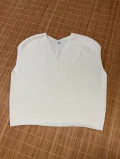 ユニクロ　３Ｄコットン　コクーンVネックセーター　ホワイト　Lベスト