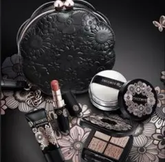 COSME DECORTE 2025クリスマスコフレ　コスメデコルテ