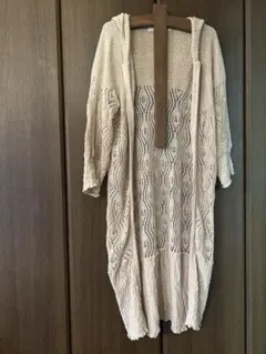 フード付きベージュレース編みカーディガン