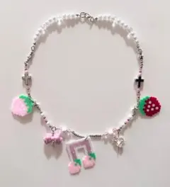 【１点もの】平成女児　アイロンビーズ　ハンドメイド　苺ちゃん 音符 ネックレス