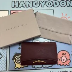 CHARLES&KEITH メタリックアクセントフロントフラップウォレット 財布
