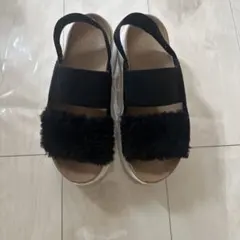 UGG シルバーレイク　サンダル　厚底　ファーのサムネイル