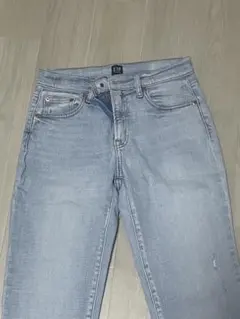 GAP デニムパンツ ライトブルー ダメージ加工のサムネイル