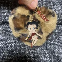 ベティちゃん　ベティ　キーホルダー ファー ハート ヒョウ柄　ストラップのサムネイル
