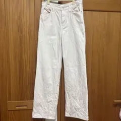 UNIQLO 薄ピンク ストレートデニム