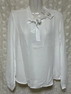 [新品]ホワイト長袖シャツ リボン付き