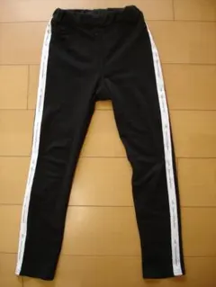 【ラブトキシック】フィットパンツ140㎝　S　女の子　黒　サイドロゴ