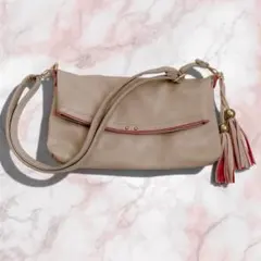 【美品】モノコムサ フェイクレザー ショルダーバッグ タッセル付